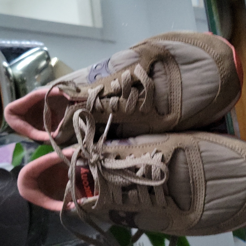 Gym shoes
